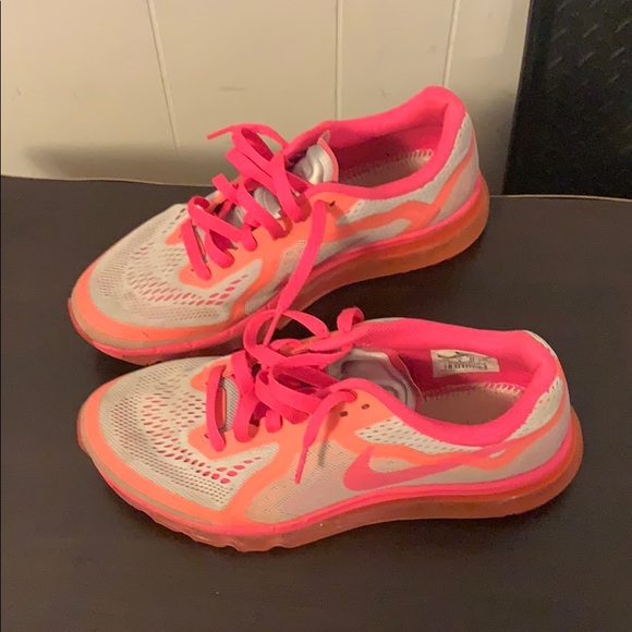 Women Nike sneakers - Picture 2 of 6